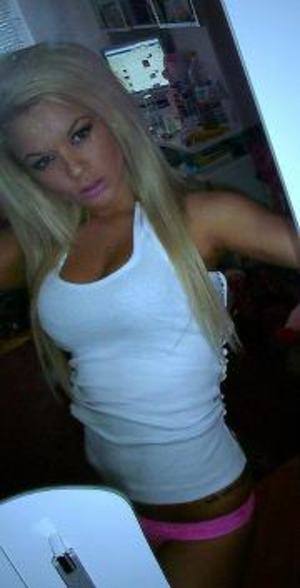 Adrianna, 18, Texas | Flirty Adult Profile for Older Men