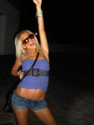 Photo of Paola (29) from New York dating profile