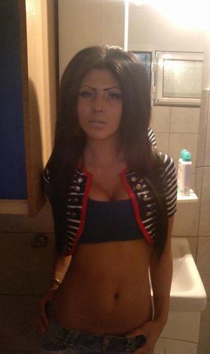 Looking for girls down to fuck? Leyla from Illinois is your girl