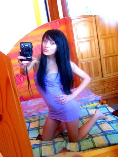 Dominica from Arbuckle, California is looking for adult webcam chat