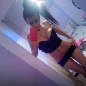 Dominica from Bear River City, Utah is looking for adult webcam chat