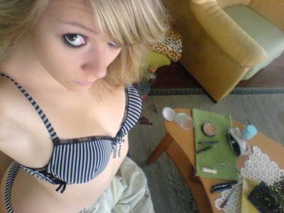 Nobuko from Redwood, Oregon is looking for adult webcam chat