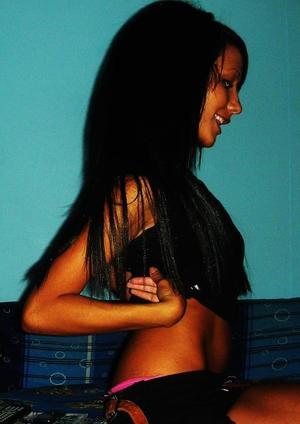 Claris from Pawtucket, Rhode Island is looking for adult webcam chat
