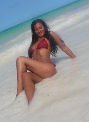 Noemi from Maryland is interested in nsa sex with a nice, young man