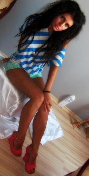 Chasity from California is looking for adult webcam chat
