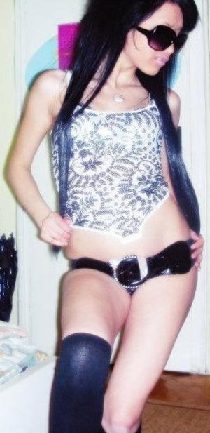 Chiquita from Machesney Park, Illinois is looking for adult webcam chat