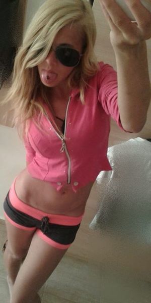 Autumn from Connecticut is looking for adult webcam chat