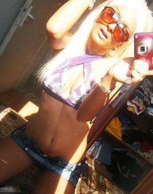 Kellie from Kansas is looking for adult webcam chat