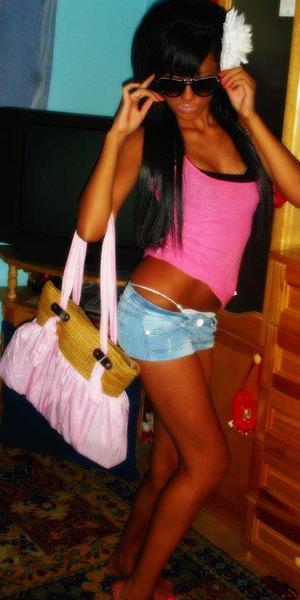 Aniya from Wisconsin is looking for adult webcam chat