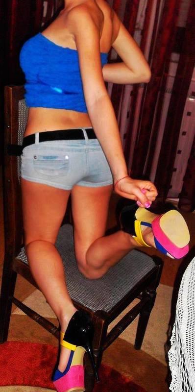 Hillary from Washington is looking for adult webcam chat