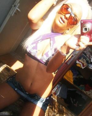 Kathyrn from Andover, Kansas is looking for adult webcam chat