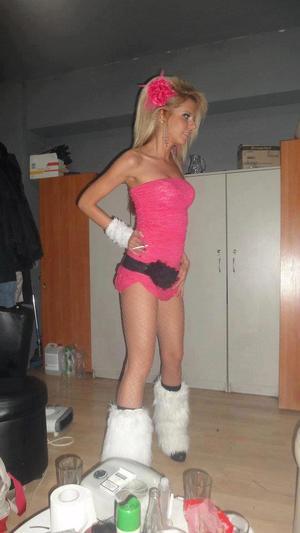 Escorts like Dejah are down to fuck you now!
