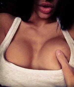 Looking for local cheaters? Take Simone from Quebec home with you