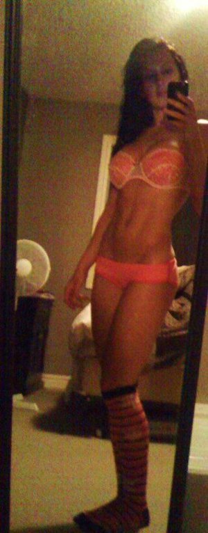 Meet local singles like Lyla from Wisconsin who want to fuck tonight
